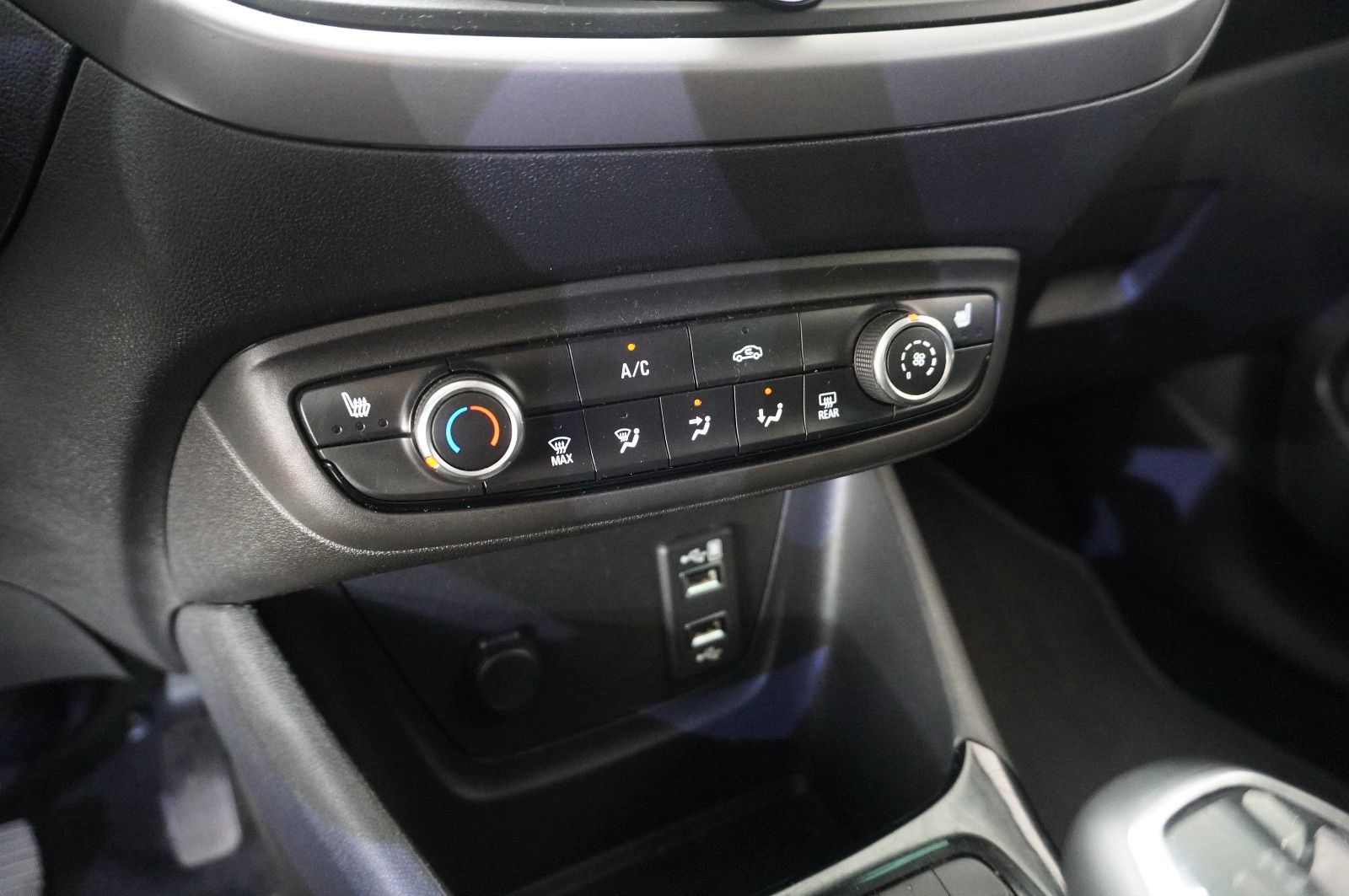 Fahrzeugabbildung Opel Crossland X 1.2 NAVI/LED/SHZ/LHZ/ALU/TEMPOMAT