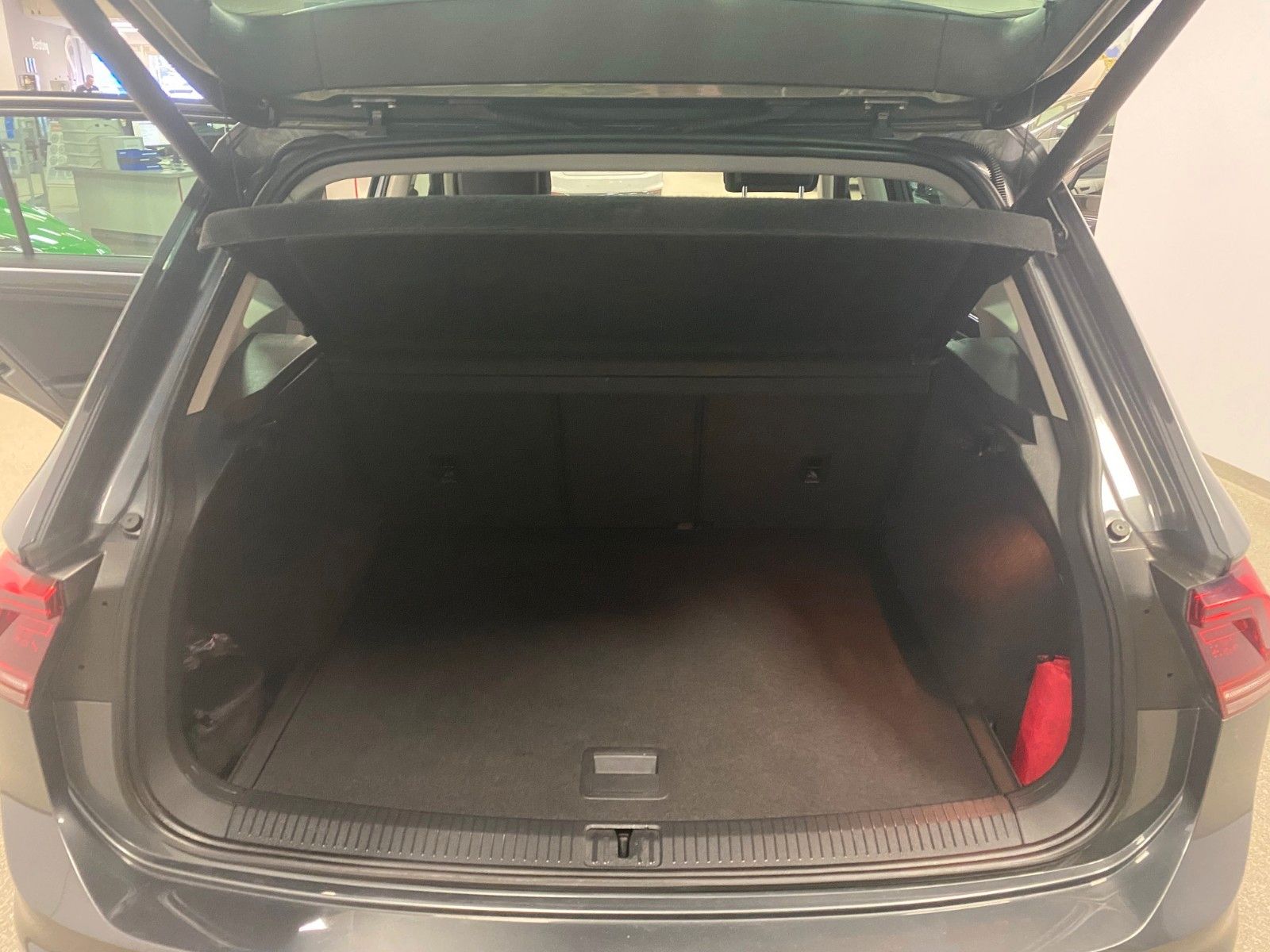 Fahrzeugabbildung Volkswagen Tiguan 2.0 TSI DSG 4MOTION Highline+ACC+DCC+NAVI