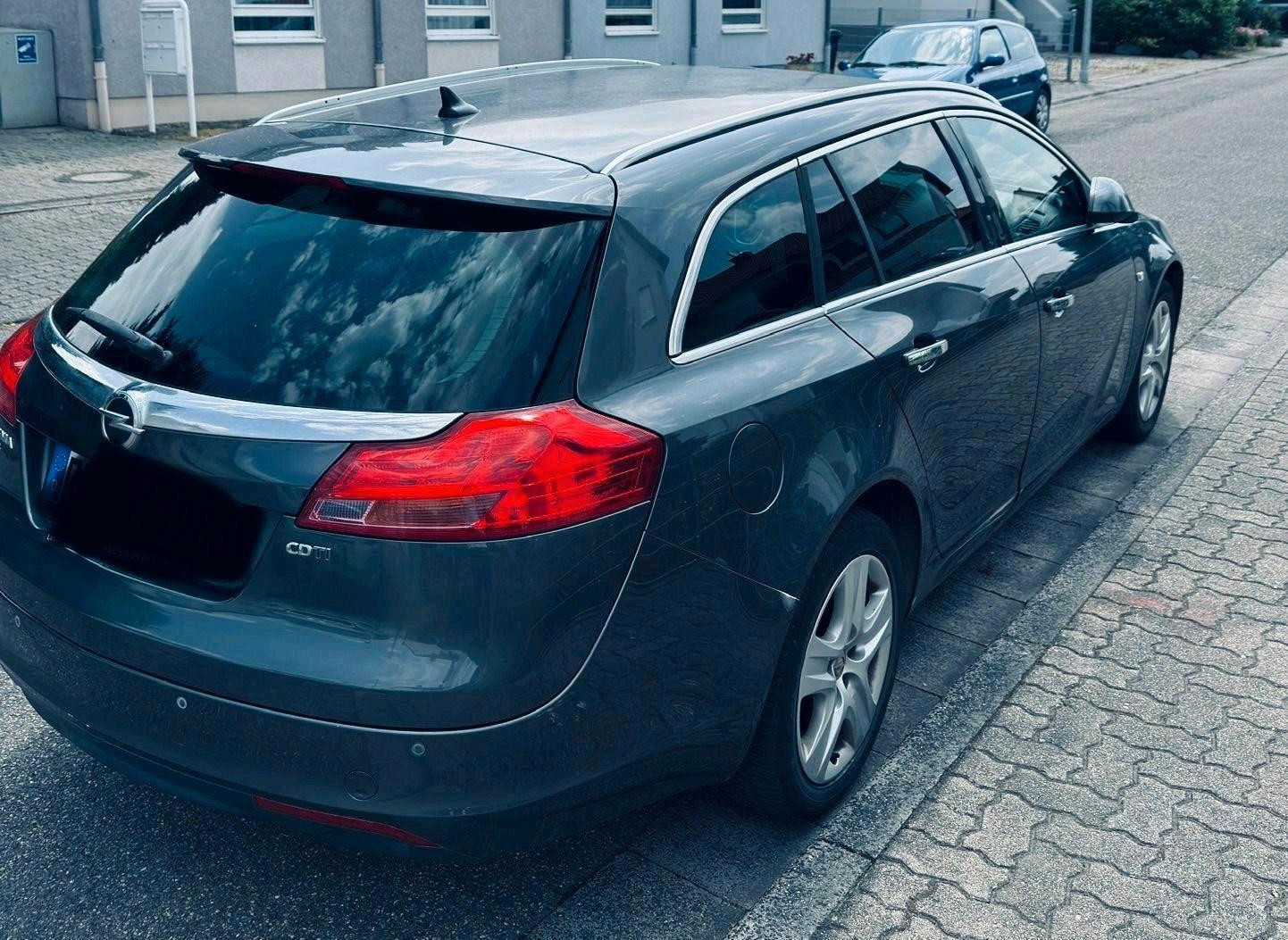 Opel Astra 2012 — interior
