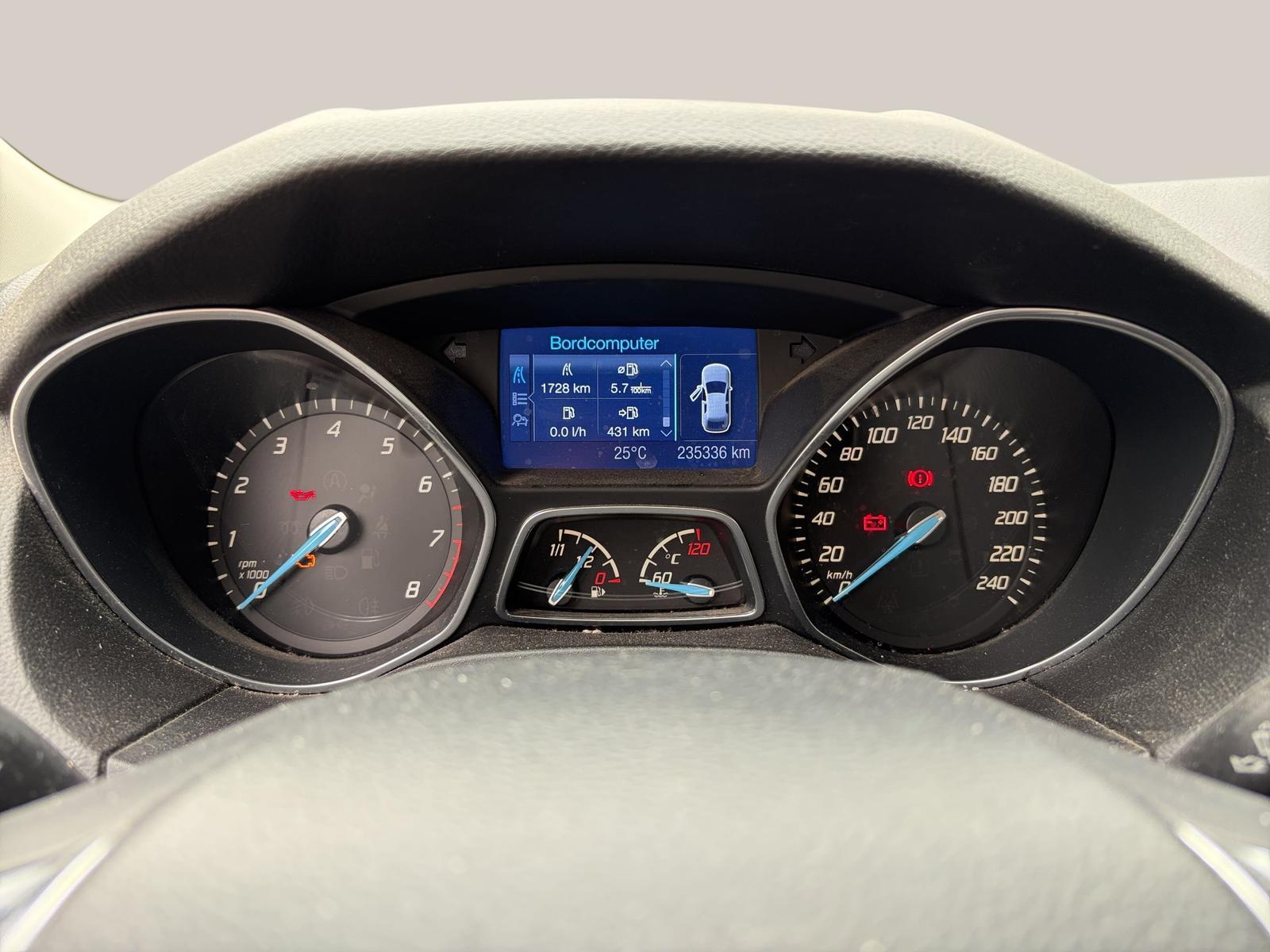 Ford Focus 2013 — photo 22