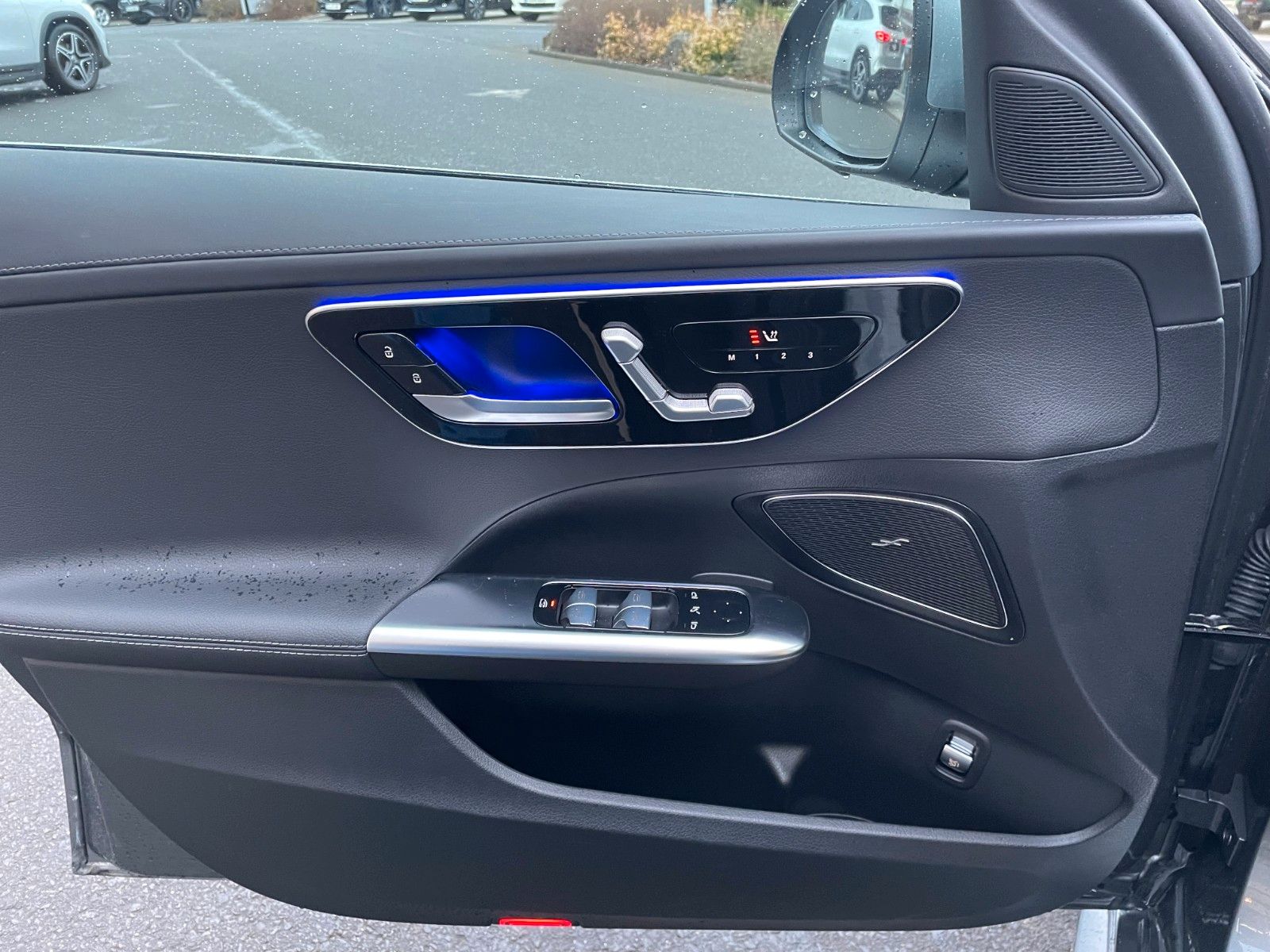 Fahrzeugabbildung Mercedes-Benz C 200 AMG AHK+Memory+R-Kamera+Distr+Ambiente+Key