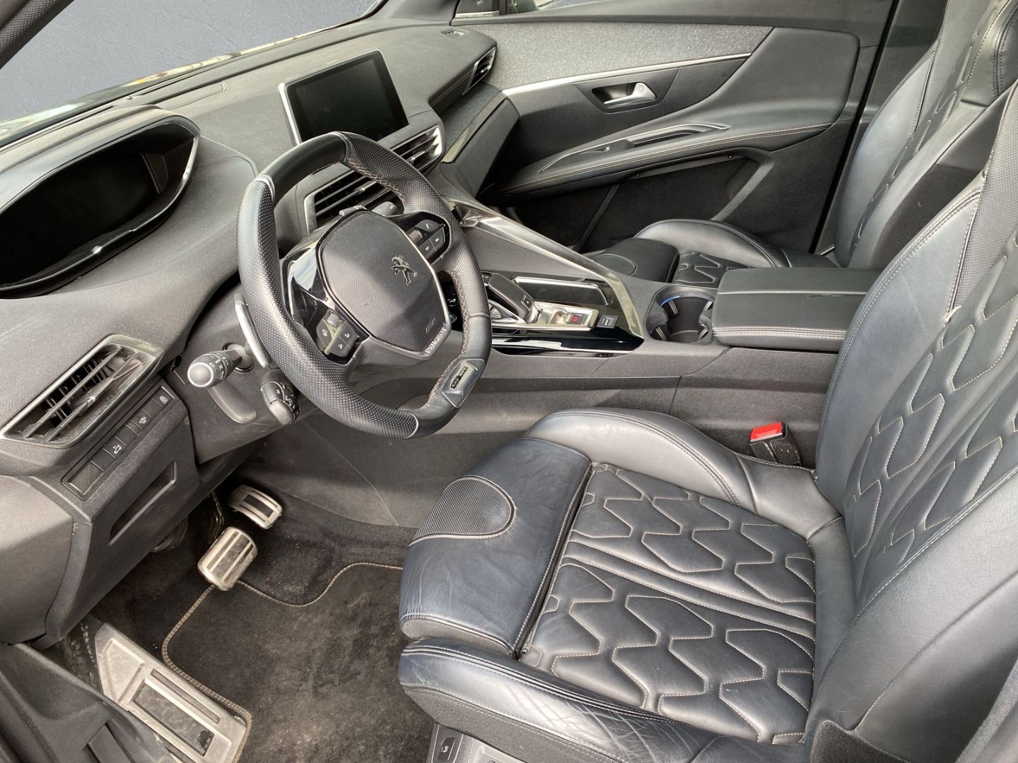 Fahrzeugabbildung Peugeot 3008 Allure 1.6 PureTech 180 AHK Navi/Glasdach