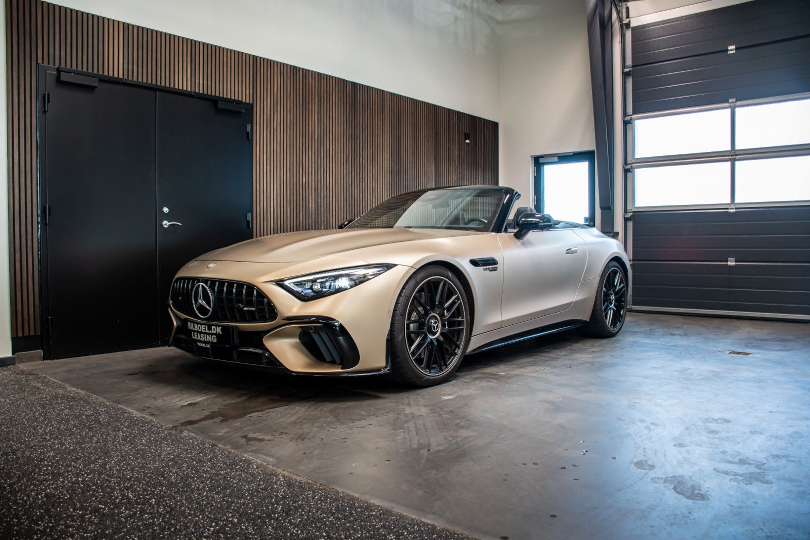 MERCEDES-BENZ SL 63 AMG Roadster | Golden Coast 1 of 100