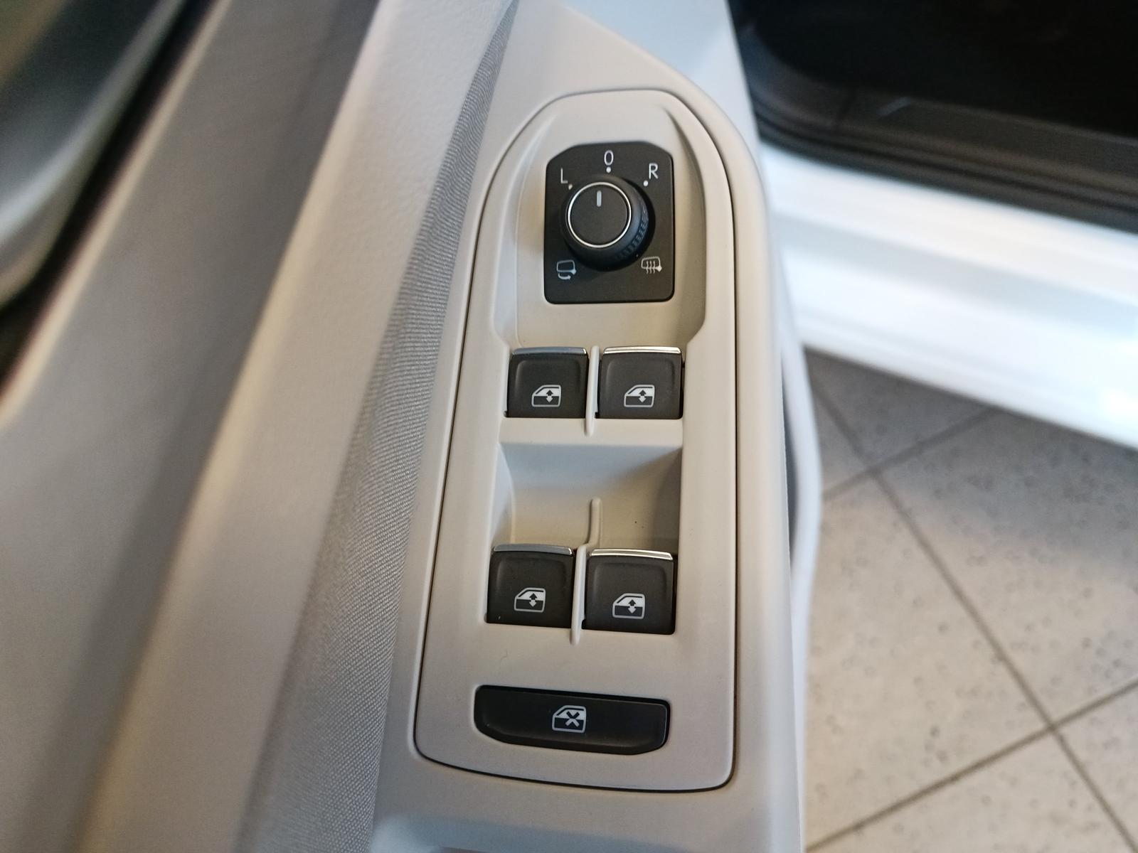 Volkswagen Golf VIII Var. 1.5 eTSI LIFE DSG RFK*Navi*SHZ*LE, миниатюра 16