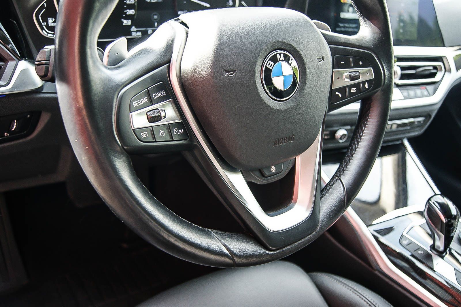 Fahrzeugabbildung BMW 320 d xDrive Luxury Line STANDHEIZG SCHIEBEDACH