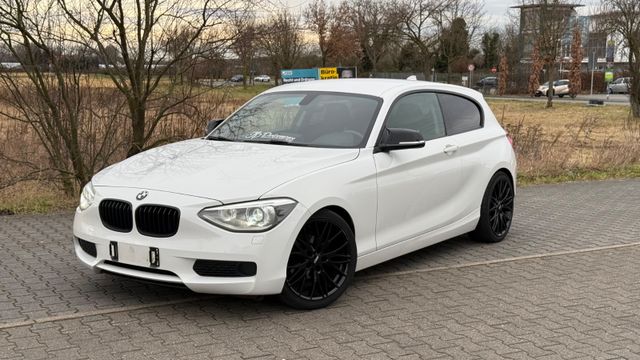 BMW 116 i*M-SPORT*18"ALU*3 TÜRIG*BI-XENON*MEGA OPTIK