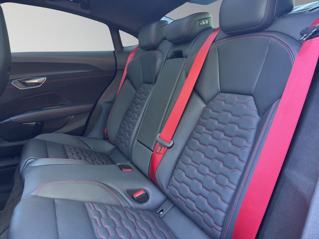 RS e-tron GT performance B&O HUD MATRIX-LED