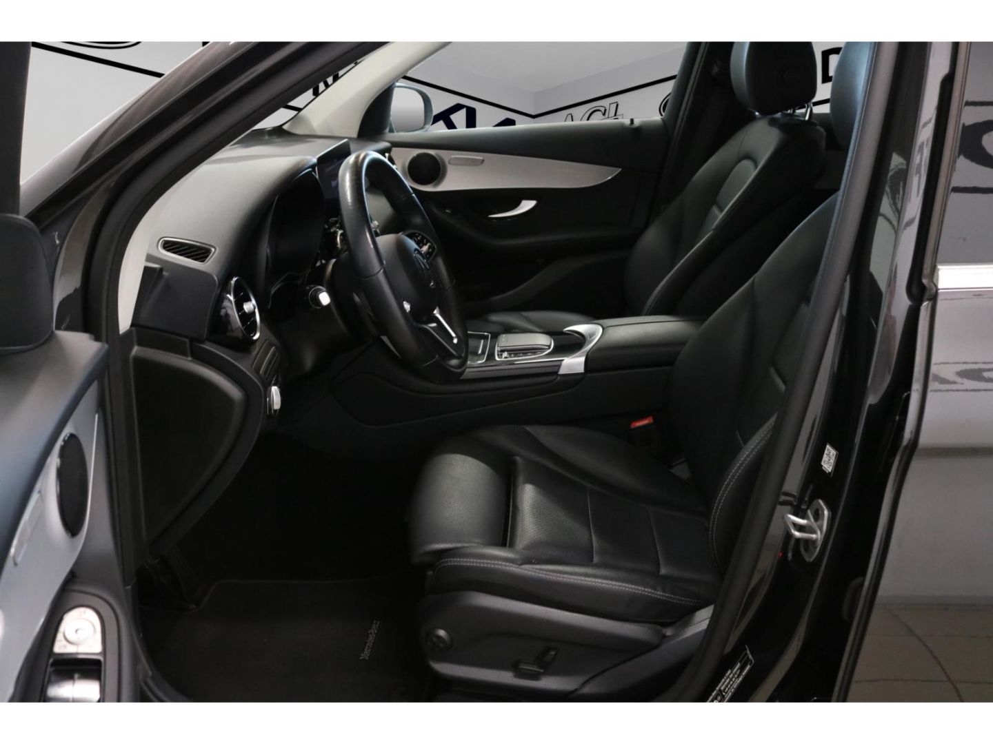 Fahrzeugabbildung Mercedes-Benz GLC 200 4Matic e. Heckklappe AHK Navi LED