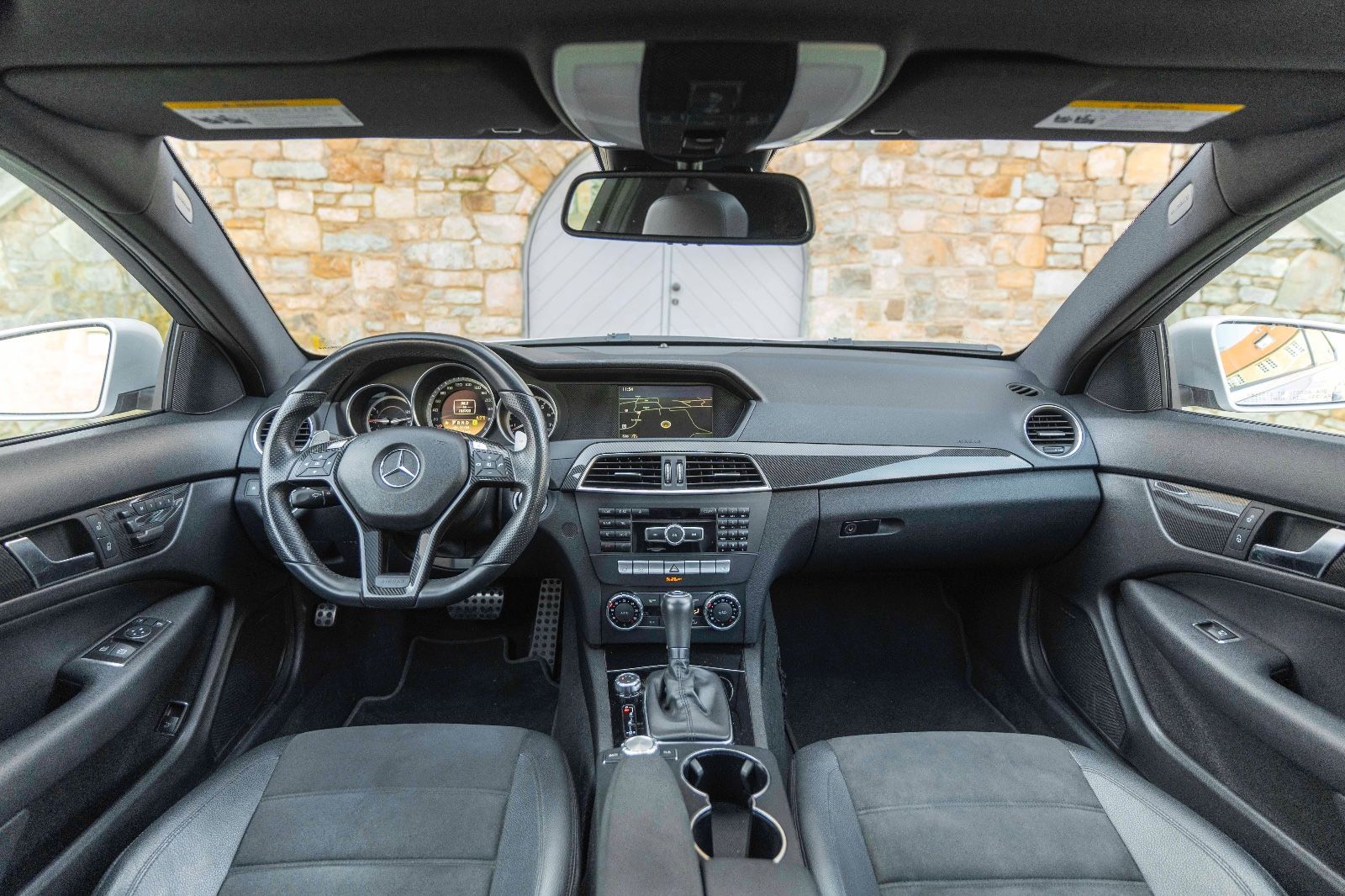 Fahrzeugabbildung Mercedes-Benz C 63 AMG Coupé Bixenon Kam Nav Pano Harman