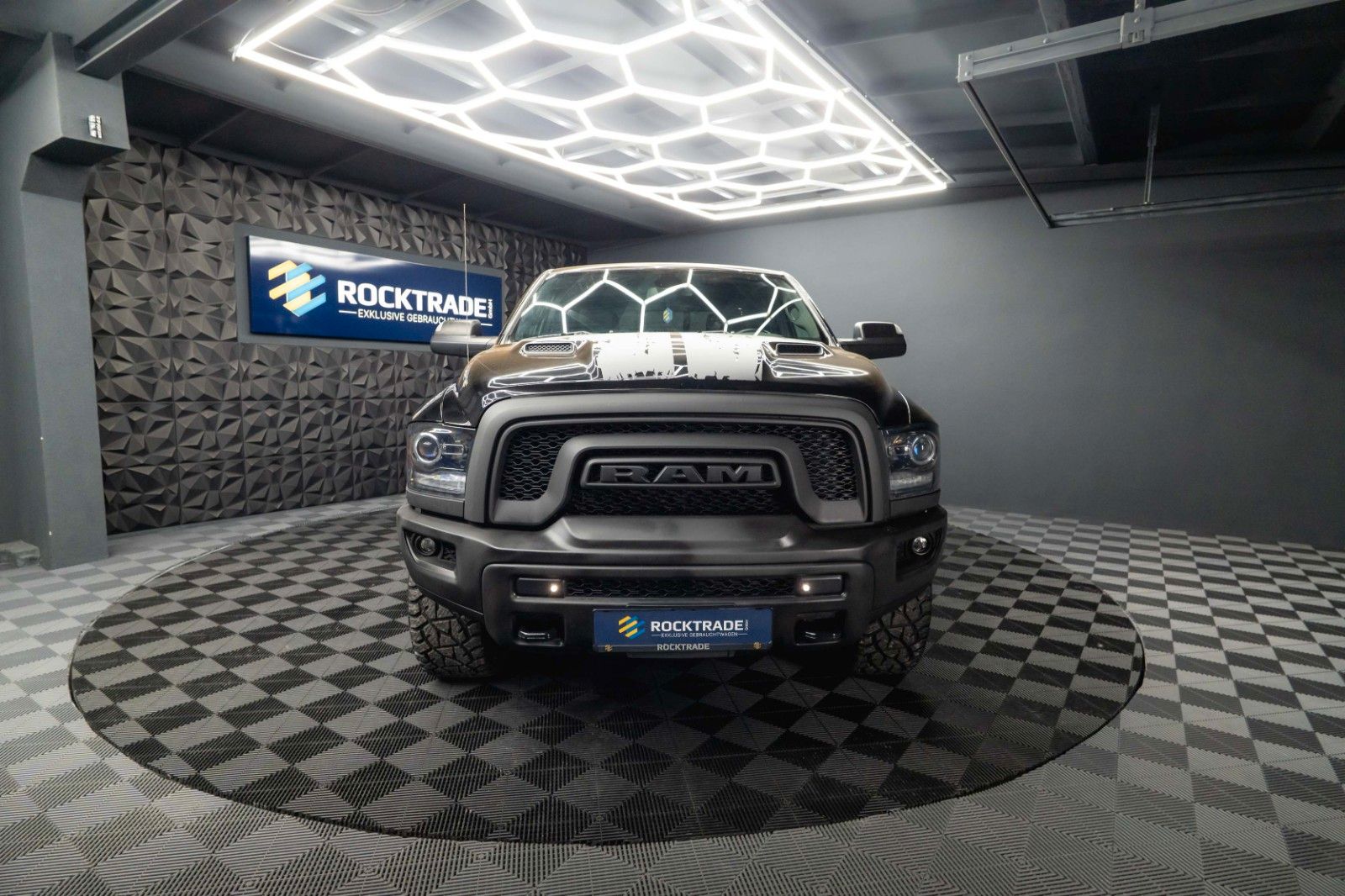 Fahrzeugabbildung Dodge RAM 5.7 V8 HEMI 4x4 Sport OFFROAD Night WARLOCK