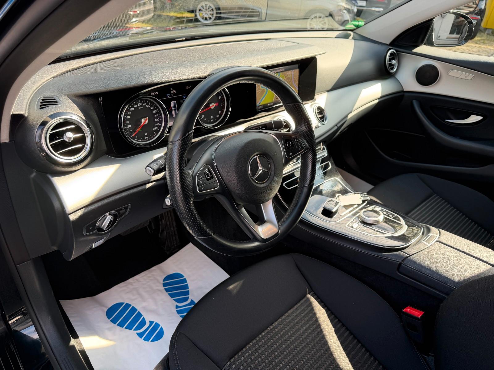 Mercedes-Benz E 200 LED/EL. SITZE/NAVI/KAMERA/LUFTFEDERUNG