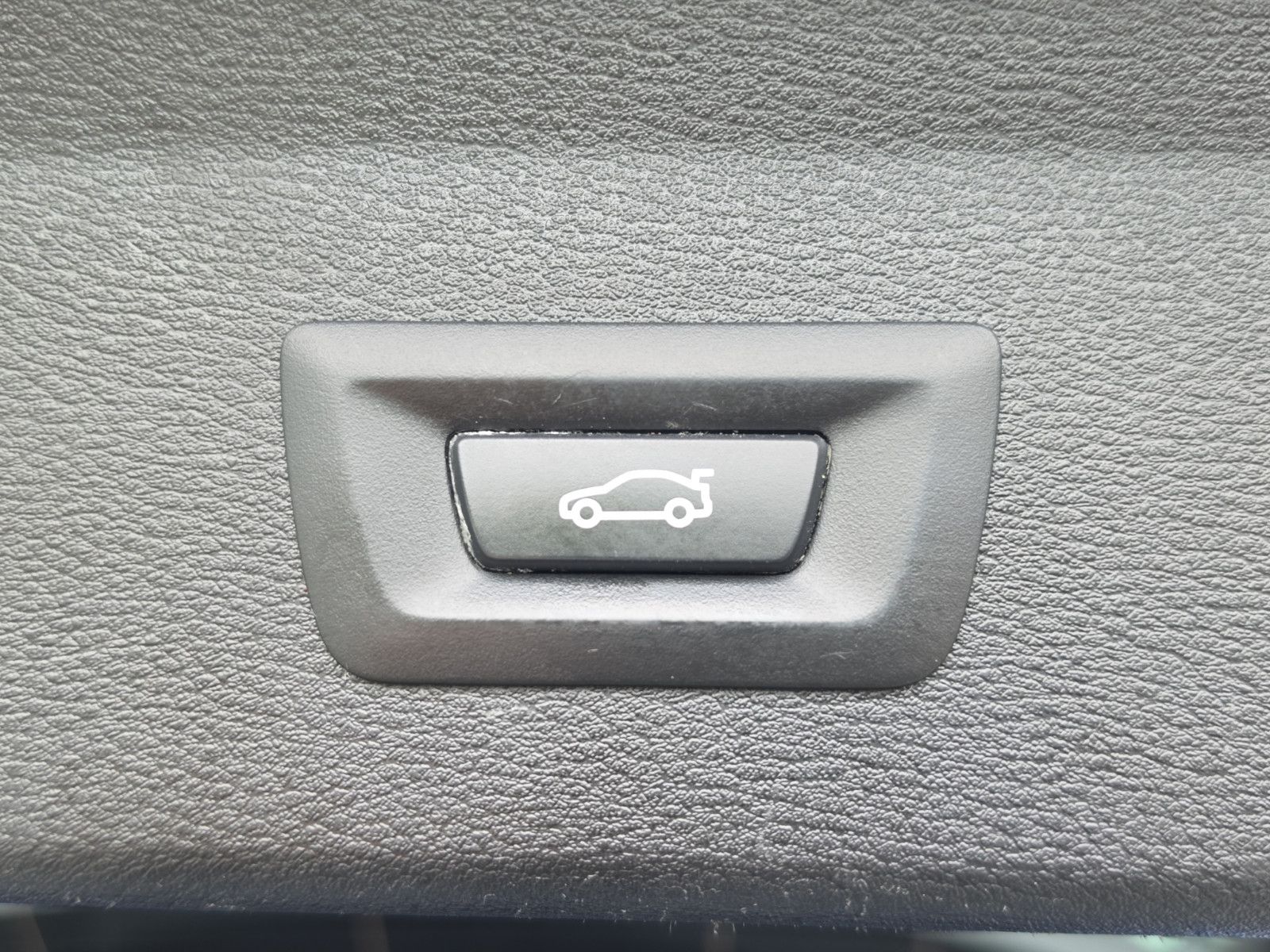 Fahrzeugabbildung BMW X1 xDrive 20 d M-Sport Automatik