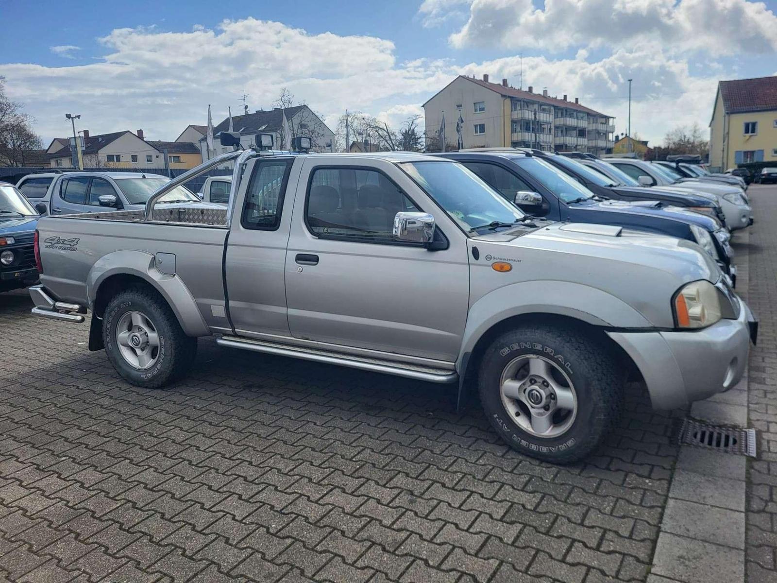 Nissan Pick Up 4WD King Cab Navara *nur 96 Tkm / LKW-Zl