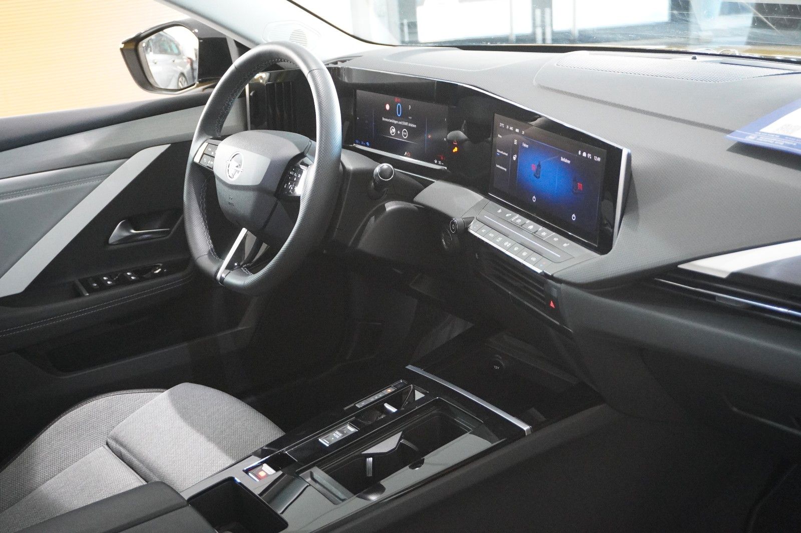 Fahrzeugabbildung Opel Astra L Lim. 1.6 HYBRID ELEGANCE NAVI/LED/SH/AHK