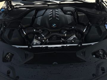 BMW M850i xDrive DAB Aktivlenkung WLAN Komfortzg.