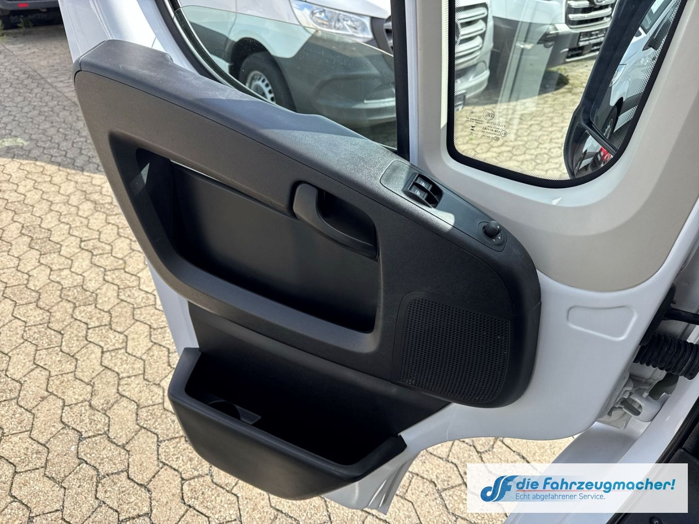 Fahrzeugabbildung Citroën Jumper Pritsche Doppelkabine DAB Spurhalteass. N