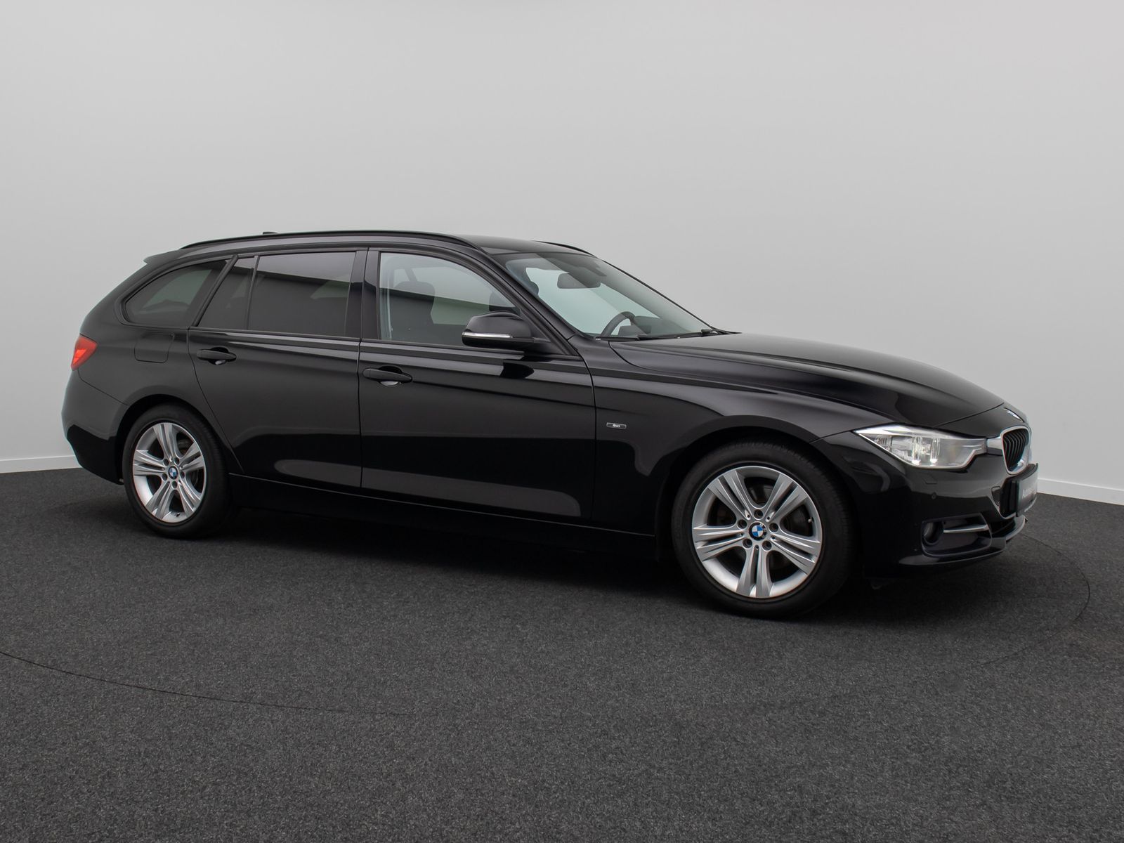 Fahrzeugabbildung BMW 320d Sport Line PDC Bi-Xenon HiFi NaviPro Lordos