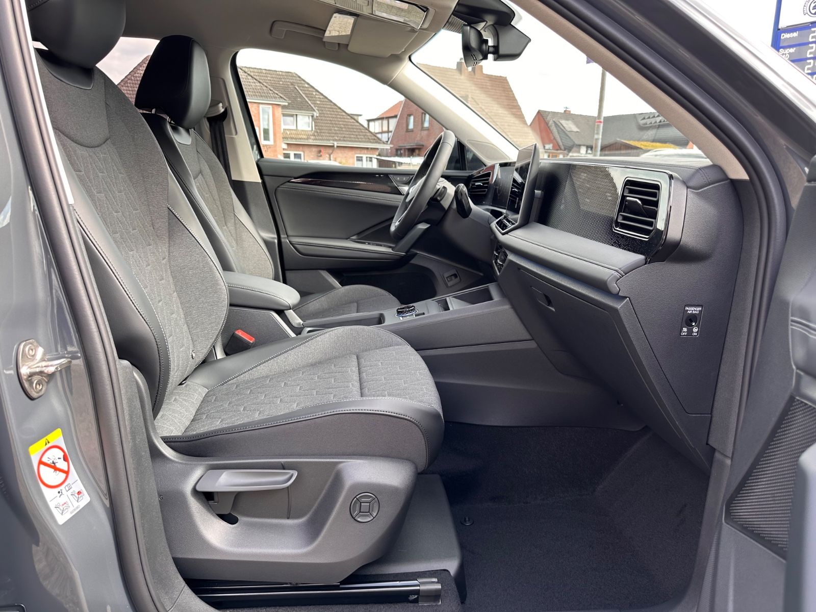 Fahrzeugabbildung Volkswagen Tiguan 1.5 eTSI Life DSG AHK/360°/APP/ACC/Keyles