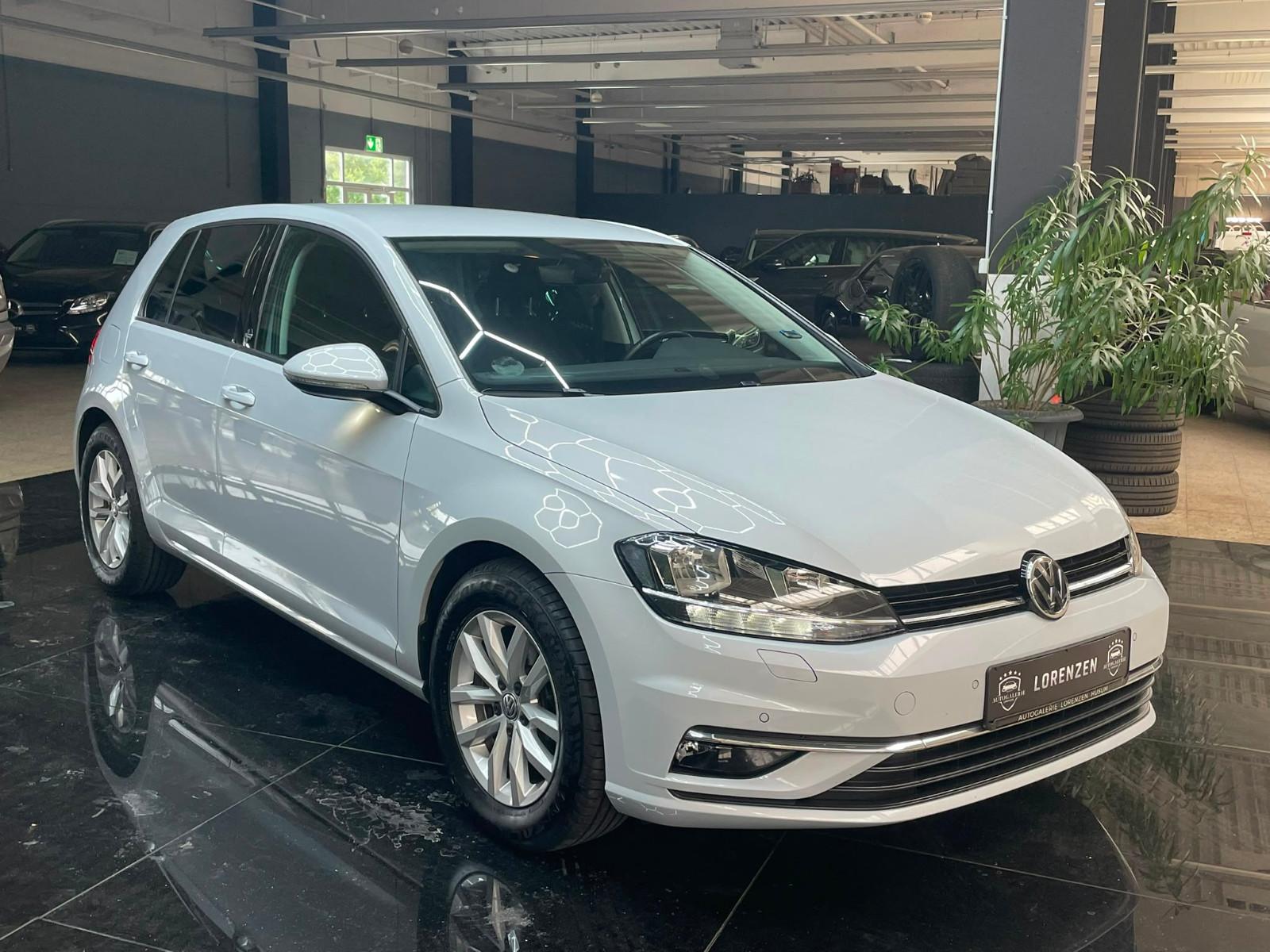 Volkswagen Golf VII Lim. Sound DSG / Carplay / Xenon