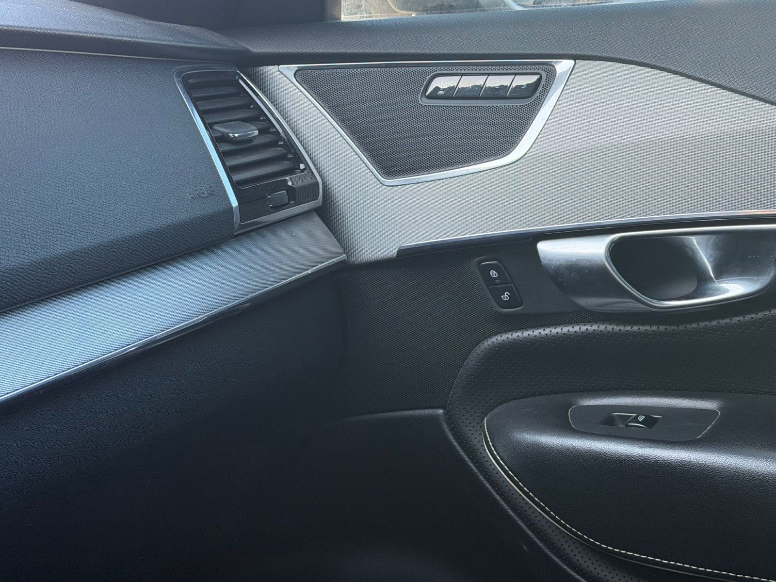 Fahrzeugabbildung Volvo XC90 D5 R Design AWD*LUFT*PANO*STHZ*7Si*MIETKAUF