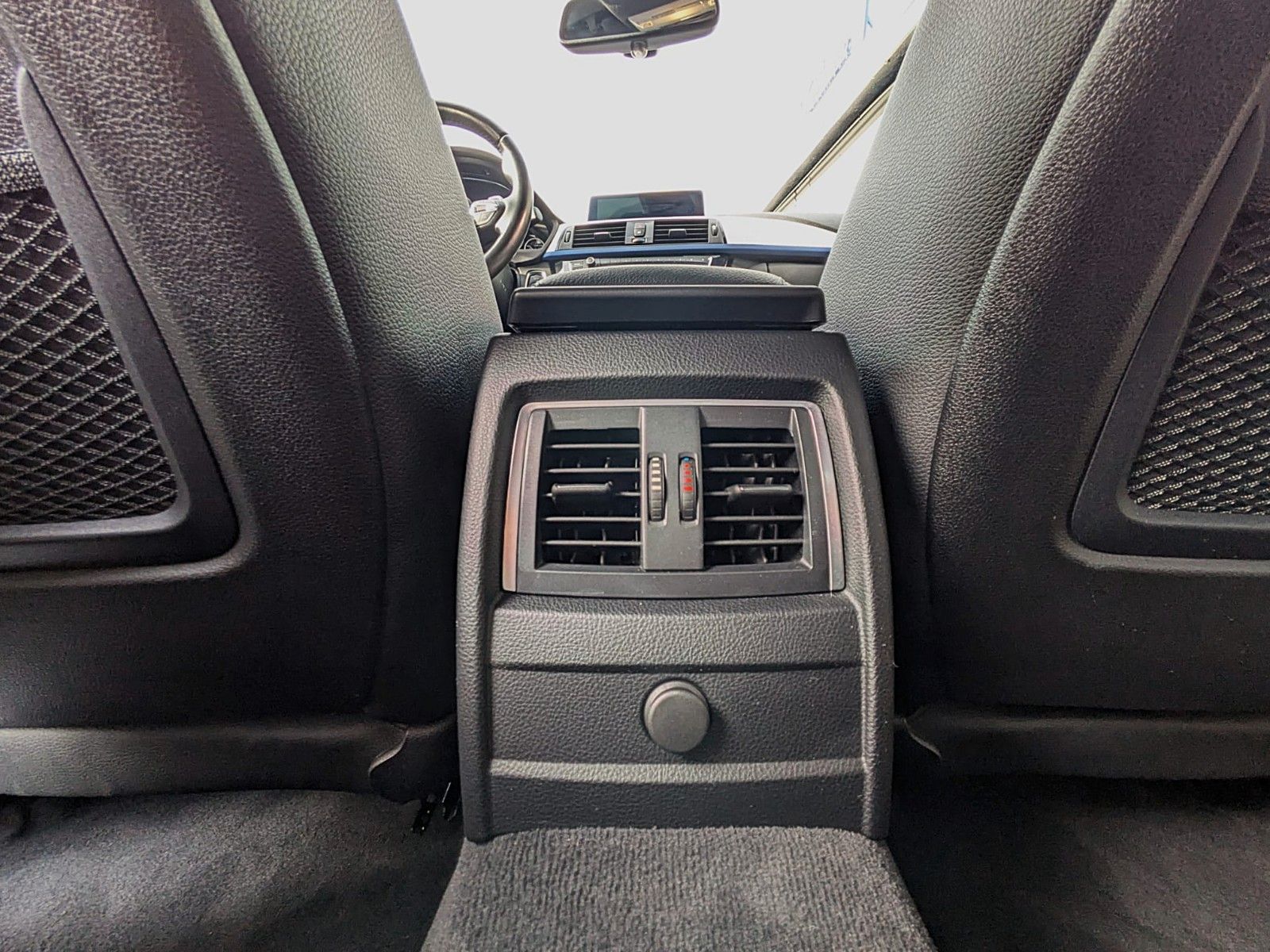 Fahrzeugabbildung BMW 420d Gran Coupe M SPORT SAG LEDER NAVI HUD LED