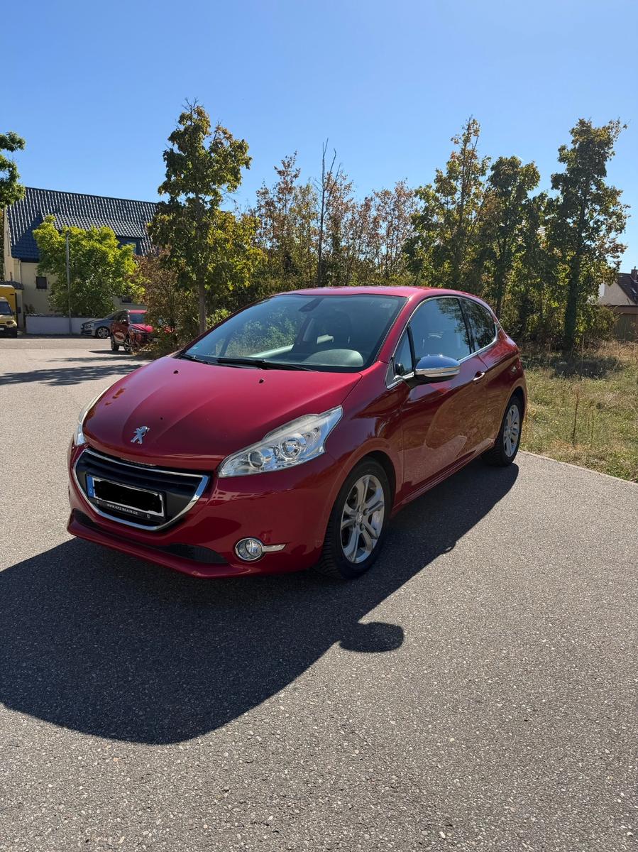 Peugeot 208 1.6 Allure 120 VTi Automatik 