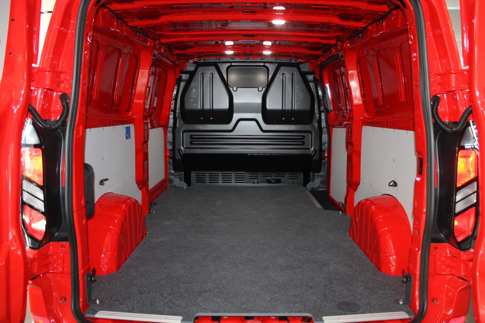 Fahrzeugabbildung Ford Transit Custom TREND L2 Kasten AHK Dachträger