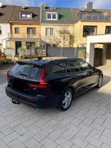 Volvo V60 B3 DCT Momentum Momentum - Volvo V60 Gebrauchtwagen in Mülheim (Ruhr)