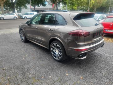 Porsche Cayenne - 8