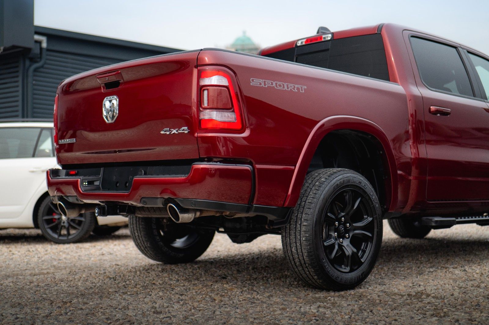 Fahrzeugabbildung Dodge RAM 5.7 V8 HEMI 4x4 NIGHT-Edition LARAMIE Sport