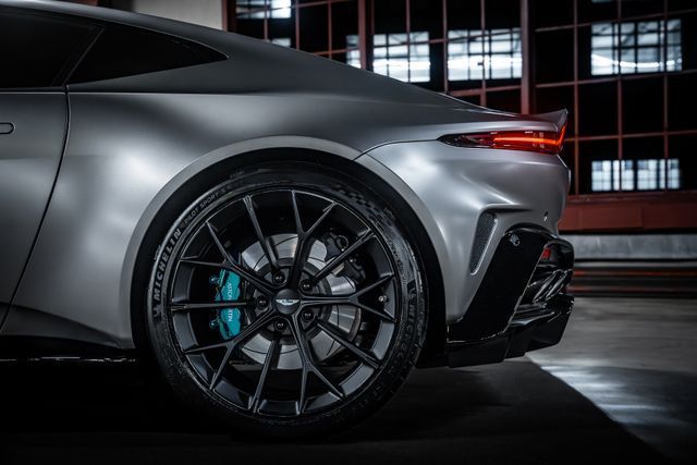 Fahrzeugabbildung Aston Martin V8 Vantage MY25 BOWERS&WILKINS|SAMMLERFAHRZEUG