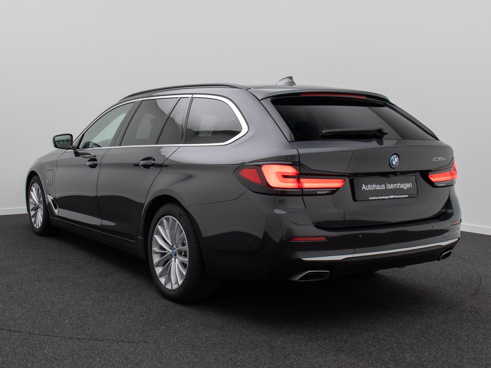 Fahrzeugabbildung BMW 530e Luxury Line DAB H/K 4xKlima Alarm AHK Sport