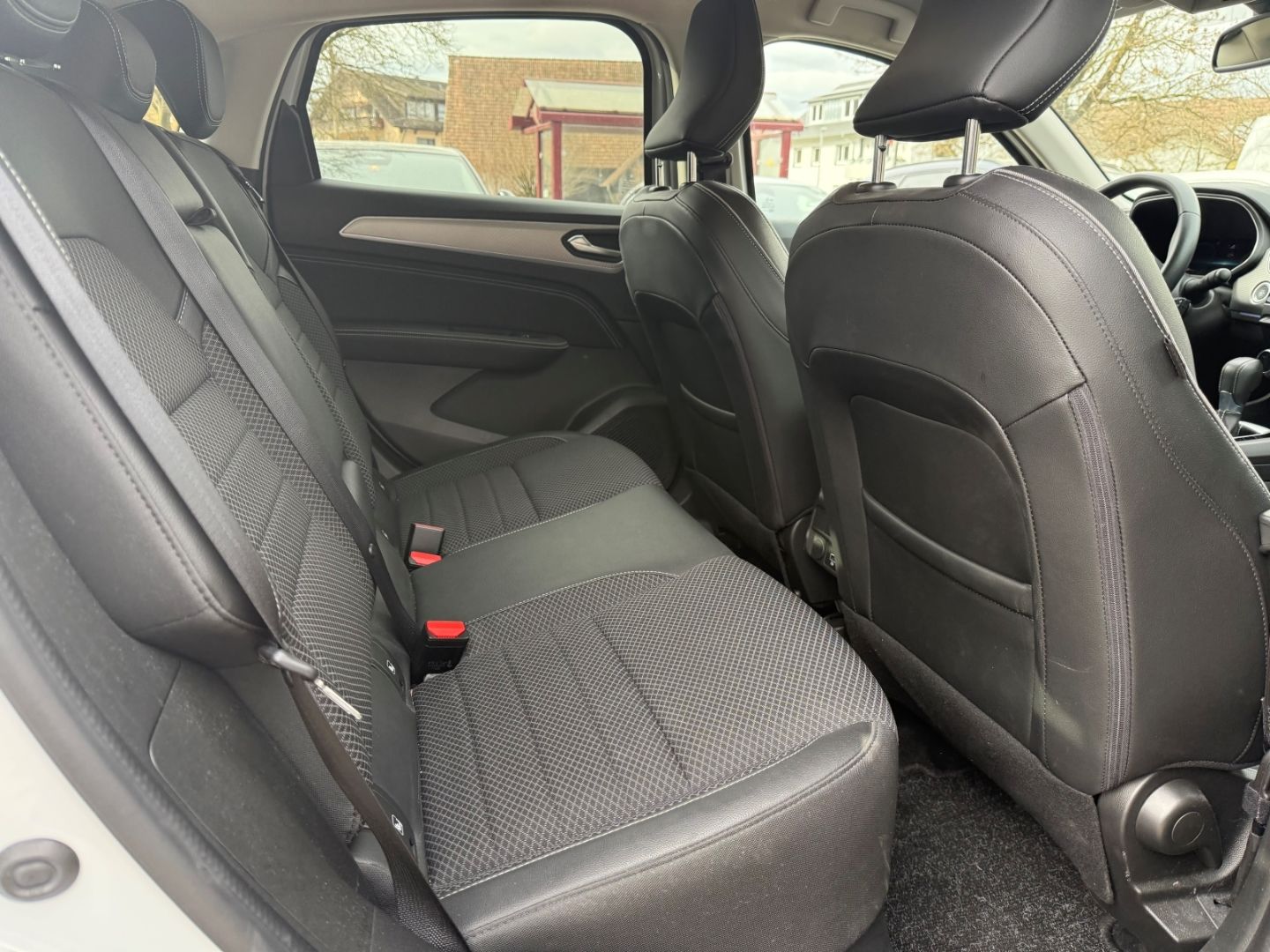 Fahrzeugabbildung Renault Arkana Techno 1.6 E-TECH Hybrid 145 Navi LED App