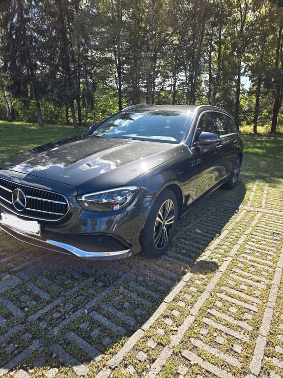 Image of Mercedes-Benz E 220