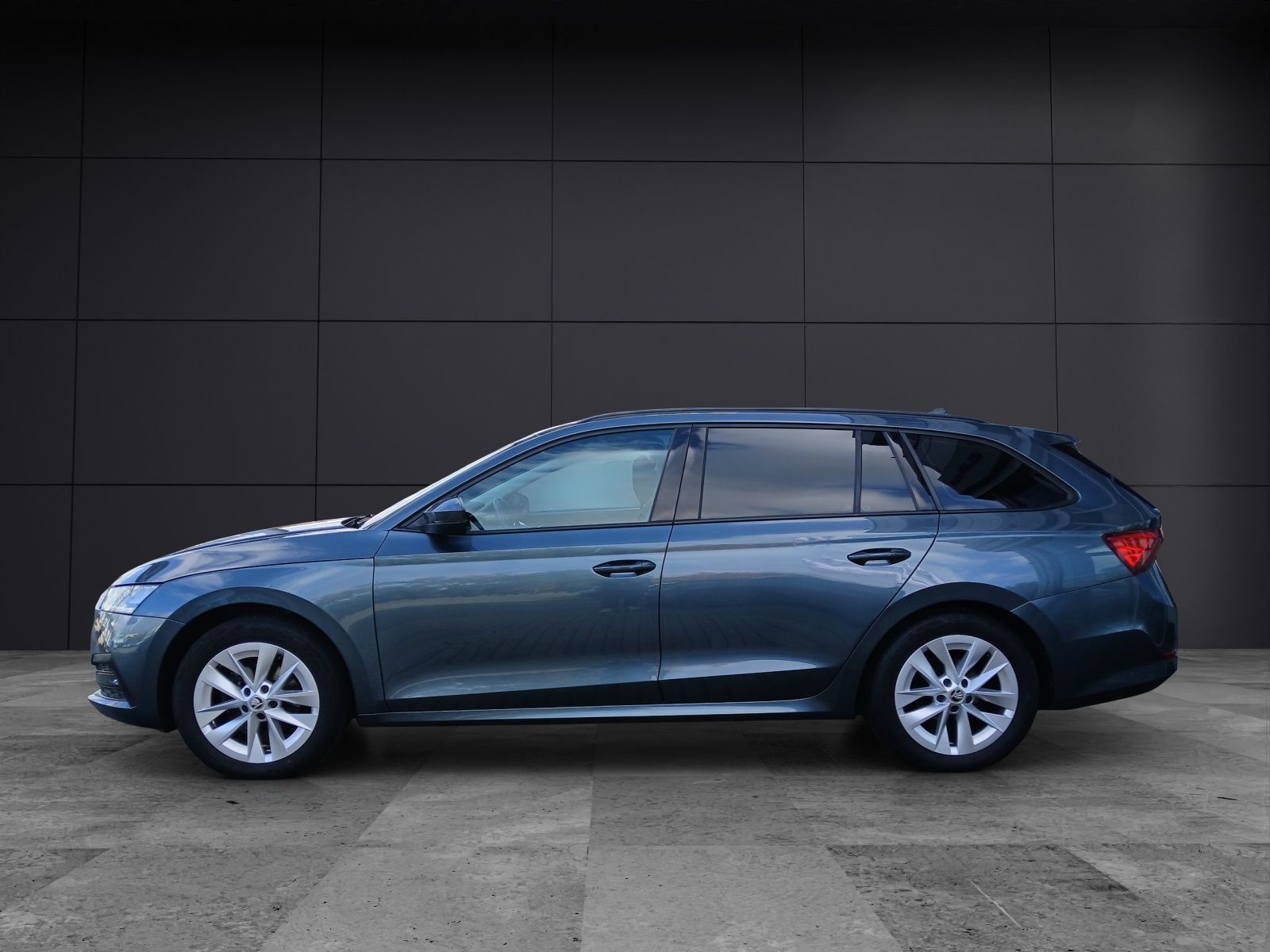 Fahrzeugabbildung SKODA Octavia Combi TSI Ambition LED Navi PDC SH LM