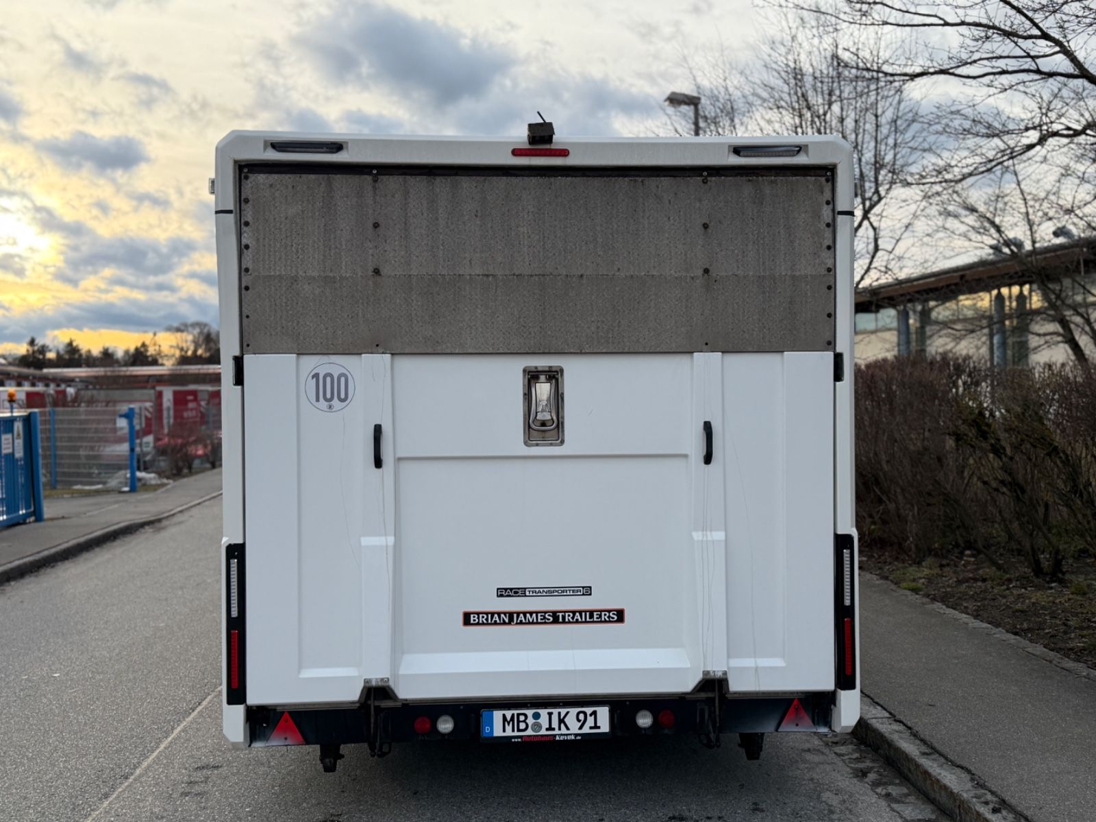 Fahrzeugabbildung Brian James Racetransporter RT6