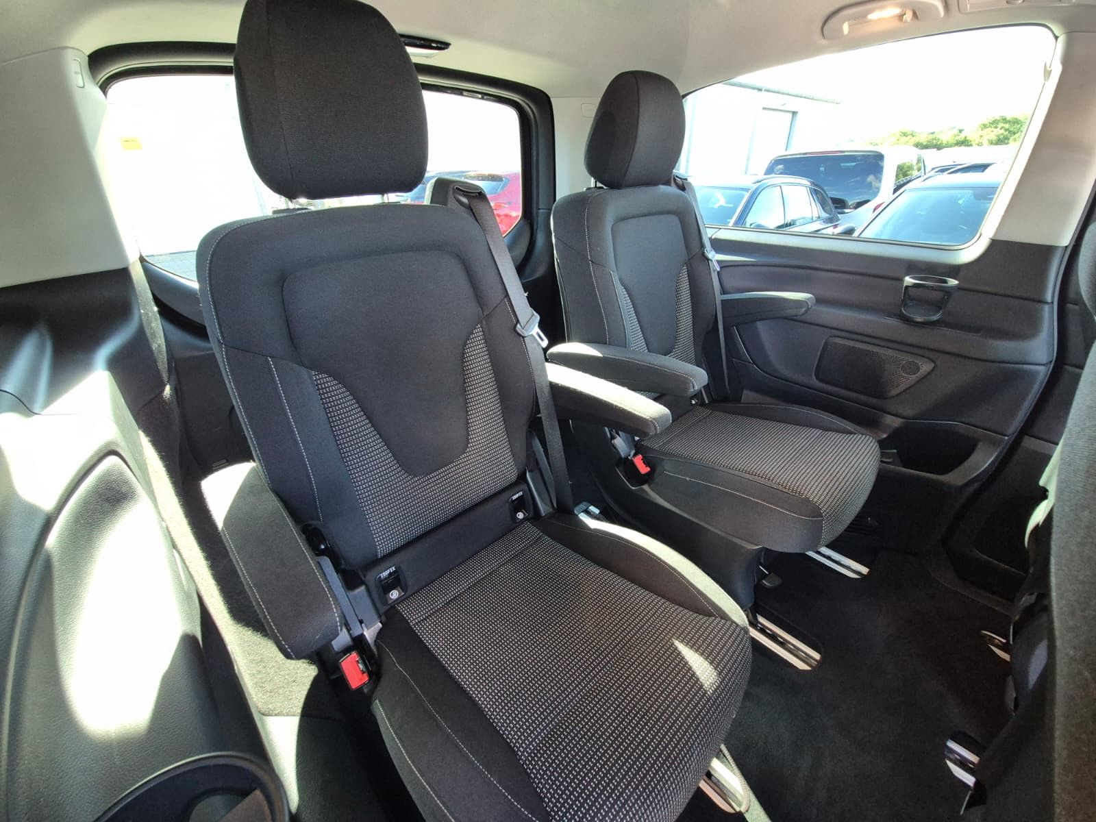 Fahrzeugabbildung Mercedes-Benz V 250 d EDITION 4MATIC lang LED*DISTRON.*MBUX10"