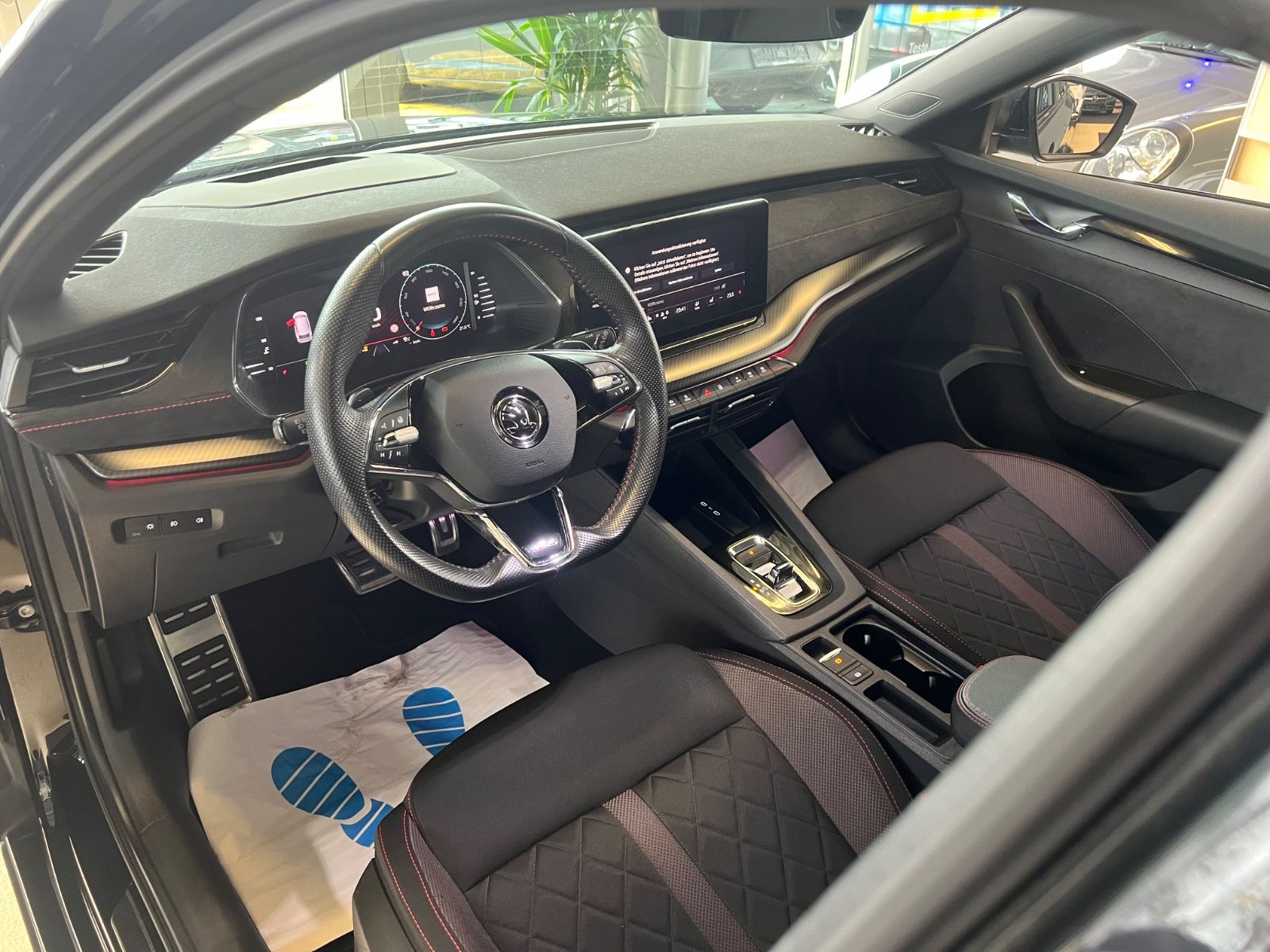 Fahrzeugabbildung SKODA Octavia Combi RS *HEAD*ACC*KAMERA*LED*VIRTUAL*