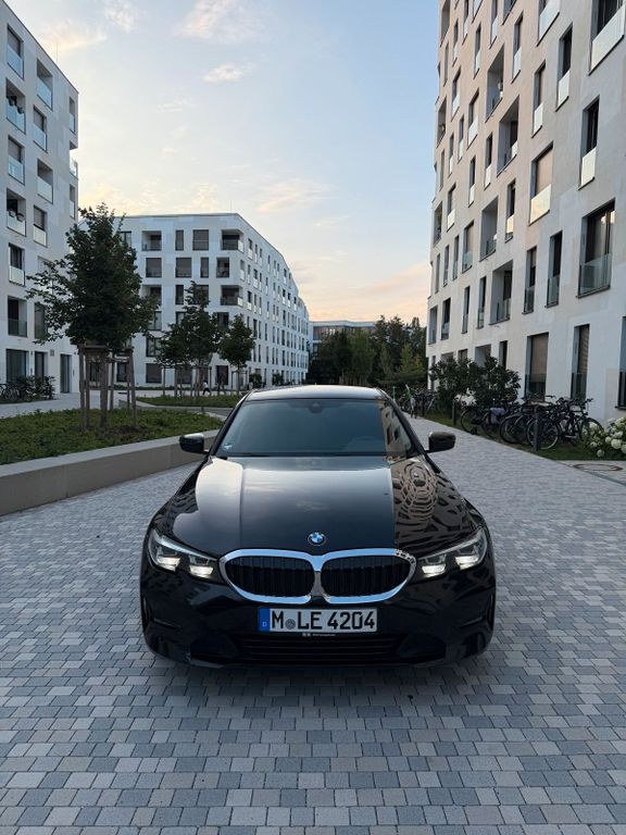 Image of BMW 320