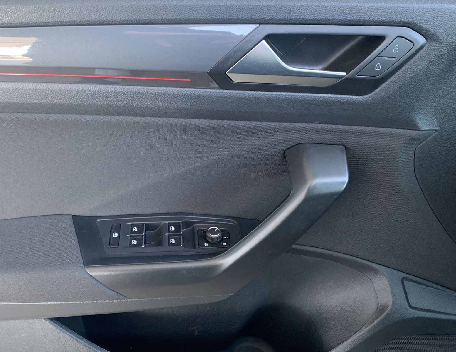 Fahrzeugabbildung Volkswagen T-Roc 1.5 TSI*Sport*LED*Pano*Acc*Lane*Navi*