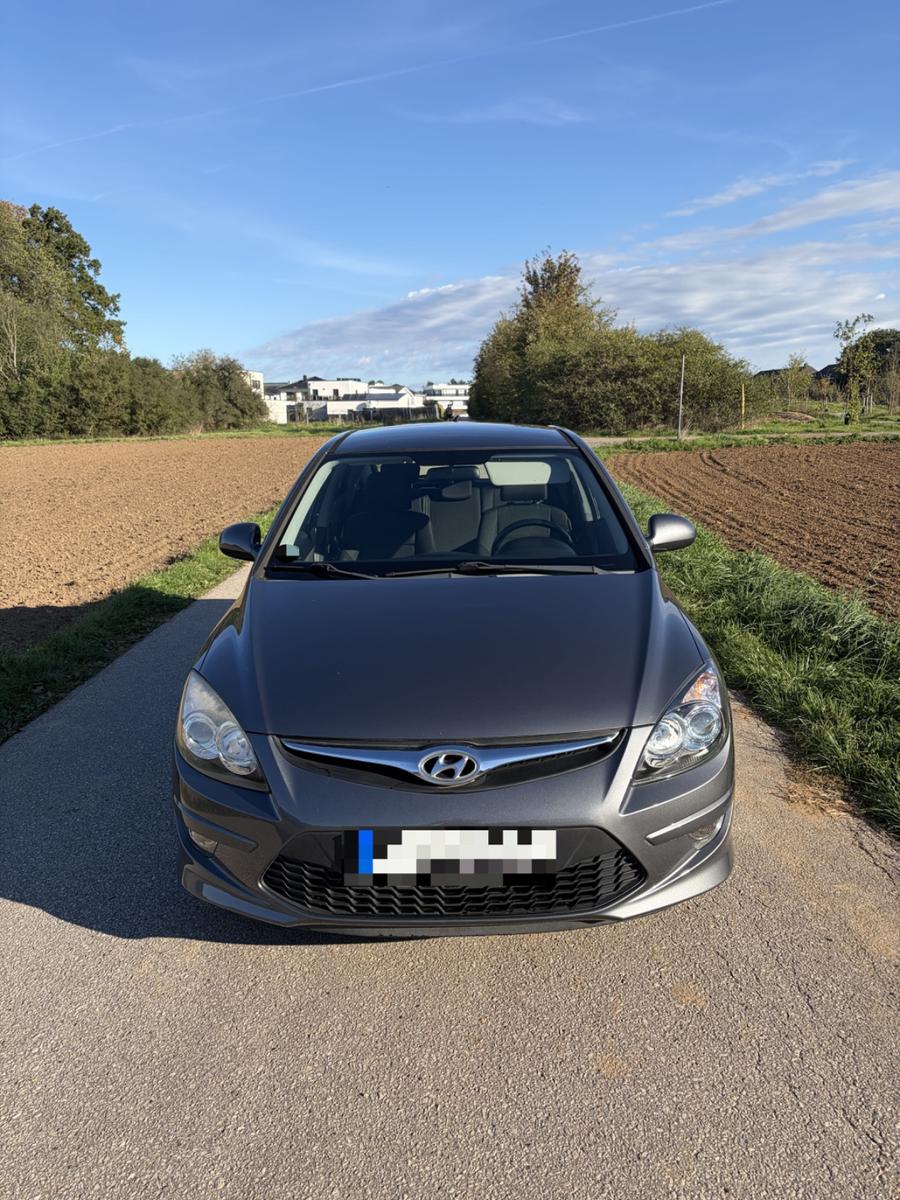 Hyundai i30 2010 — rear view