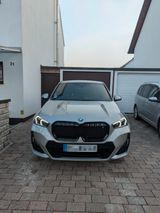 BMW iX1 xDrive30 M-Paket, AHK, Driving Assist Plus - BMW iX1 von privat