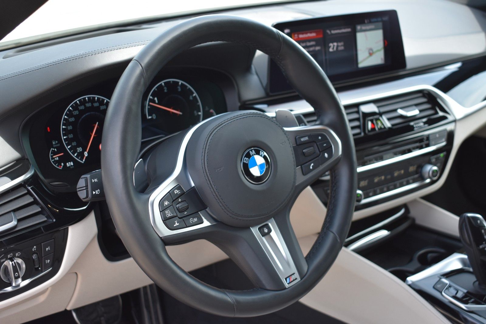 Fahrzeugabbildung BMW 530d Touring xDrive M Sport HUD AHK H&K Panorama