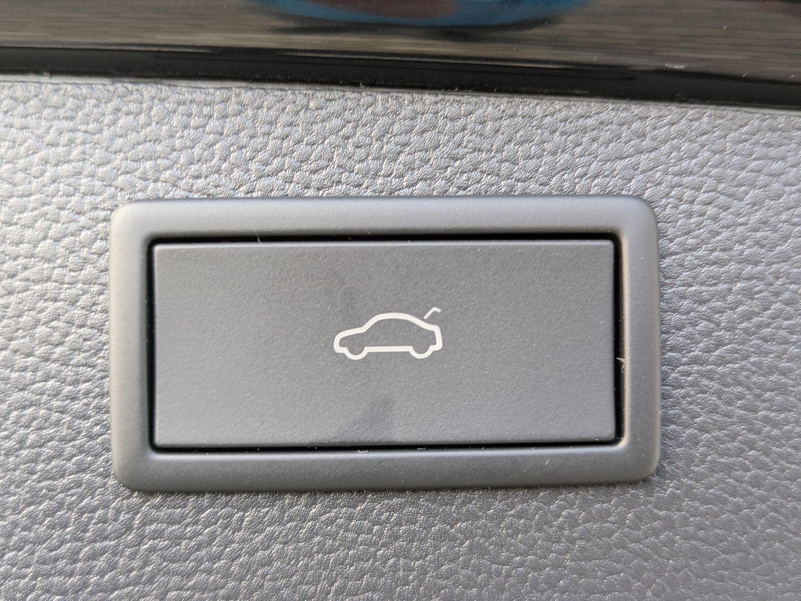 Fahrzeugabbildung SKODA Superb 2.0 TDI 4x4 Selection MATRIX*AHK*PANO*19"