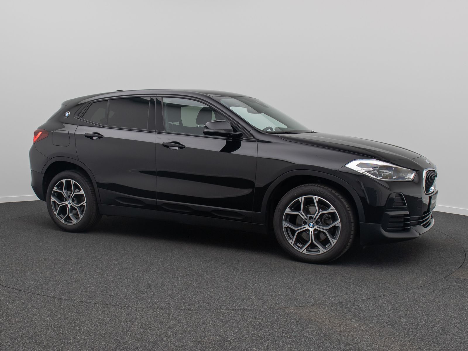 Fahrzeugabbildung BMW X2 sD18i  Kamera DAB AHK Navi HiFi Sportsitz 18"
