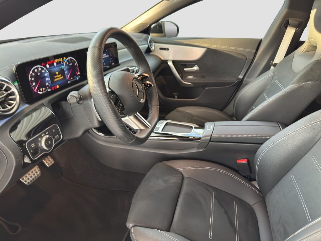 Fahrzeugabbildung Mercedes-Benz CLA 200 Coupé Fernlichtass.*KeyLess*LED*PDC*ACC