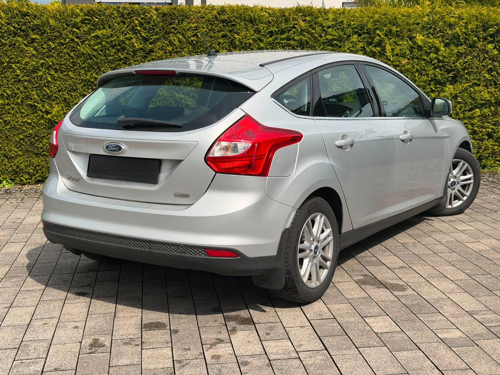 Ford Focus Lim. Titanium *TÜV Neu+Keyless+Andr&Apple*