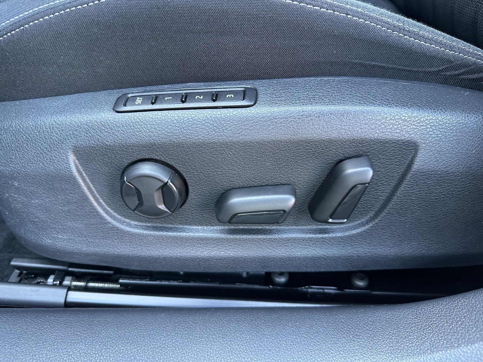 Fahrzeugabbildung SKODA Superb Combi 2.0 TSI DSG Style NAV+LED+ACC+AHK
