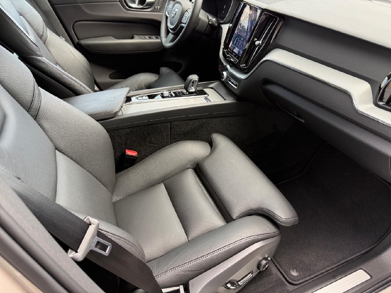 Fahrzeugabbildung Volvo XC60 Core 2WD