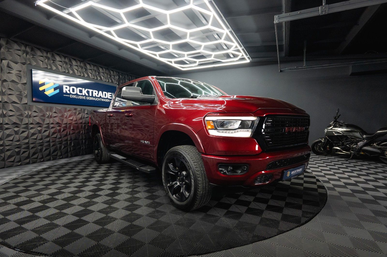 Fahrzeugabbildung Dodge RAM 5.7 V8 HEMI 4x4 NIGHT-Edition LARAMIE Sport